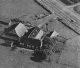 Boerderij de Brouwerij omstreeks 1930, moeder Heintjen, dochter Catharina en onbekend.
